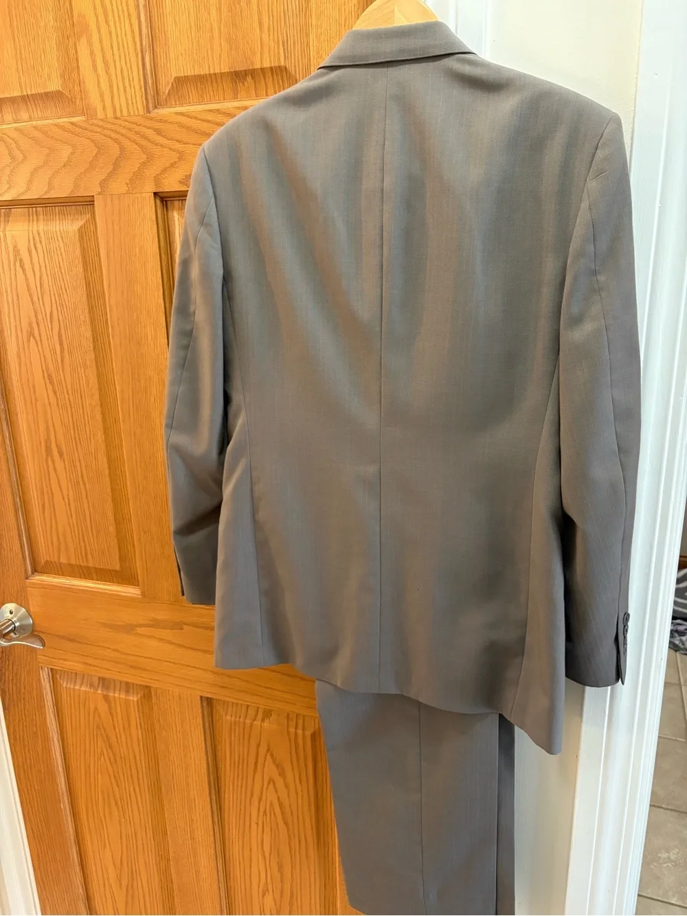 Bachrach Men's Gray Two-Piece Suit - Notch Lapel Blazer & Matching Trousers